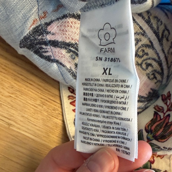 NWT FARM Rio Blue Floral Women's Cargo Shorts - Picture 6 of 8